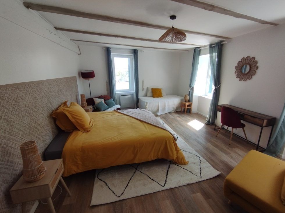 Chambre de 3 personnes avec lit double et lit simple