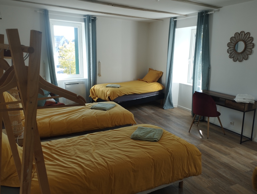 Lit douillet dans une chambre d'hôtes cocooning - L'arche d'Yvann Aveyron