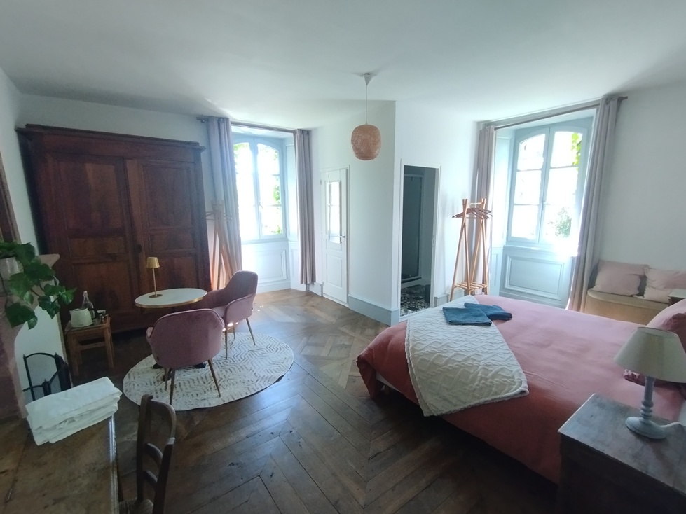 Décoration rustique et chaleureuse en bois et pierres - Campuac