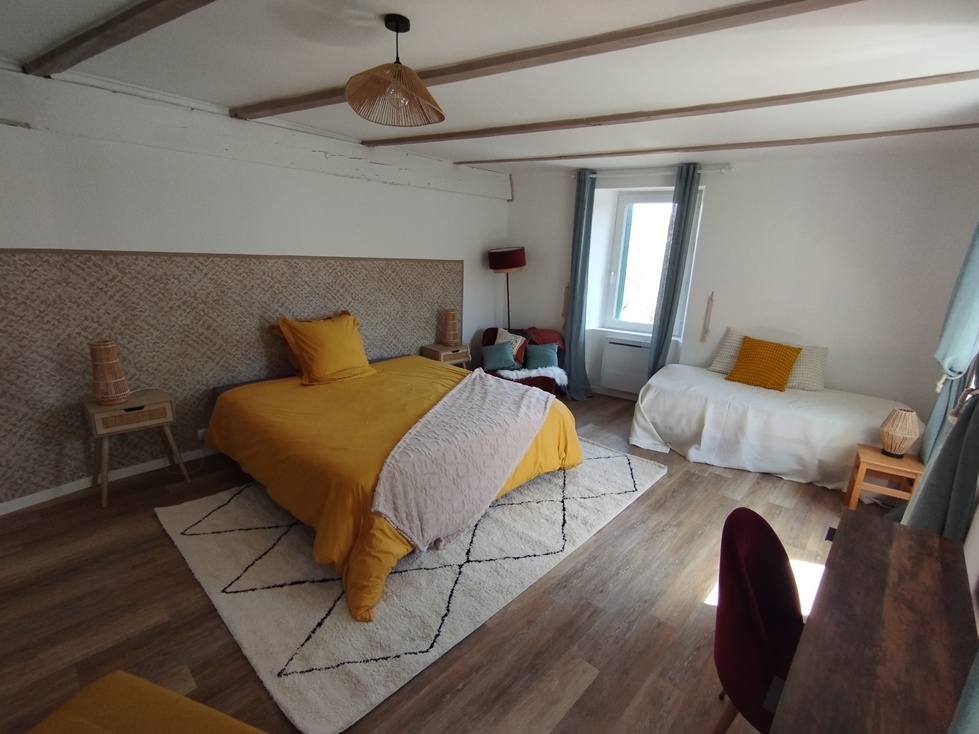 Lit douillet dans une chambre d'hôtes cocooning - L'arche d'Yvann Aveyron