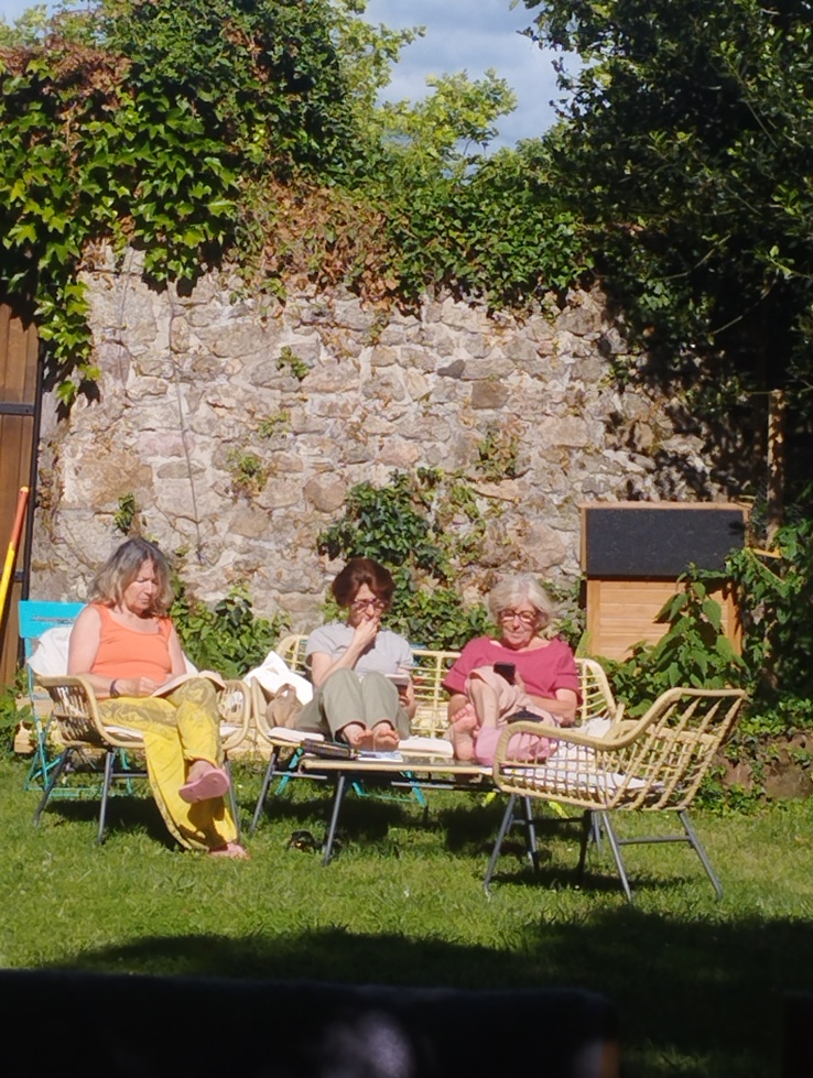 Table du petit-déjeuner copieux et gourmand - L'arche d'Yvann