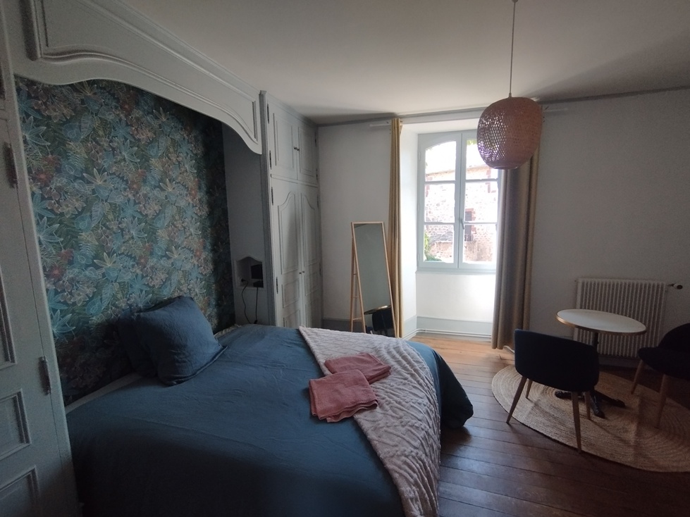 Lit douillet dans une chambre d'hôtes cocooning - L'arche d'Yvann Aveyron